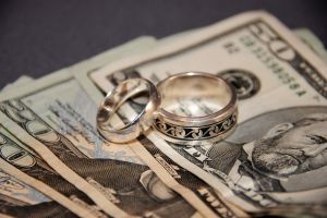 1035694_wedding_rings_and_money.jpg