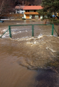 1304789_flooded_house_in_moravian_city.jpg