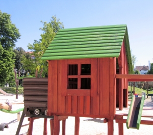 1340714_wooden_house_-_playground.jpg