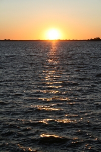 1358390_sunset_over_a_lake.jpg